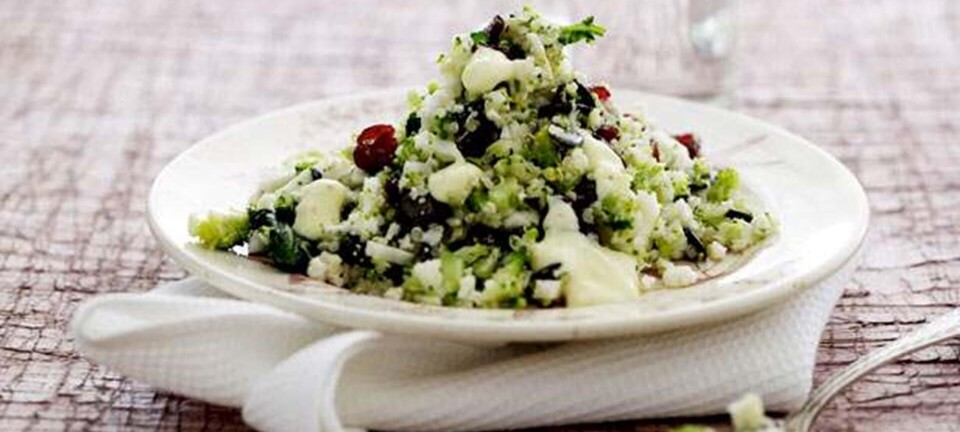 Quinoa med blomkål, broccoli og græskar i safranyoghurt