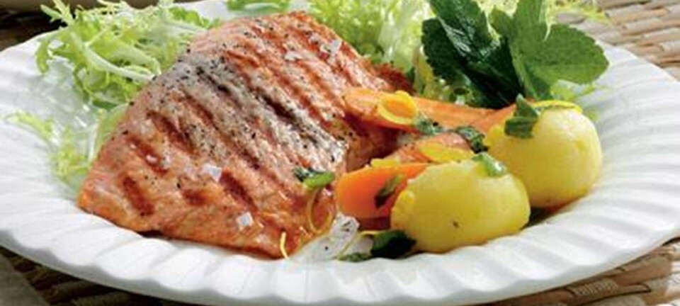 Grillede ørredbøffer med mynte-gulerødder