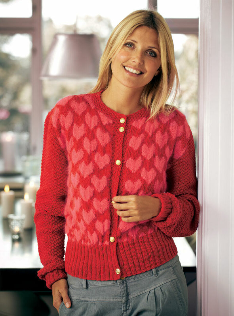 Strikket cardigan med hjerter