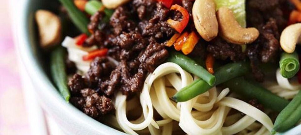 Nudler med grøn karry og oksekød