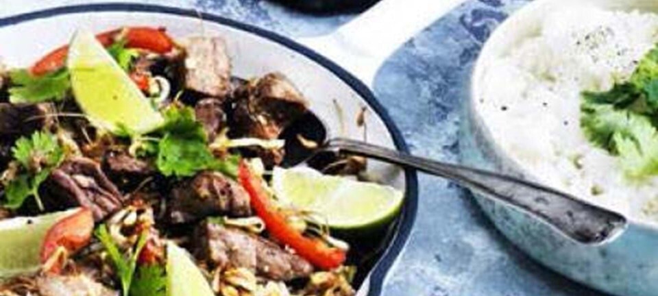 Wok med spidskål og oksekød