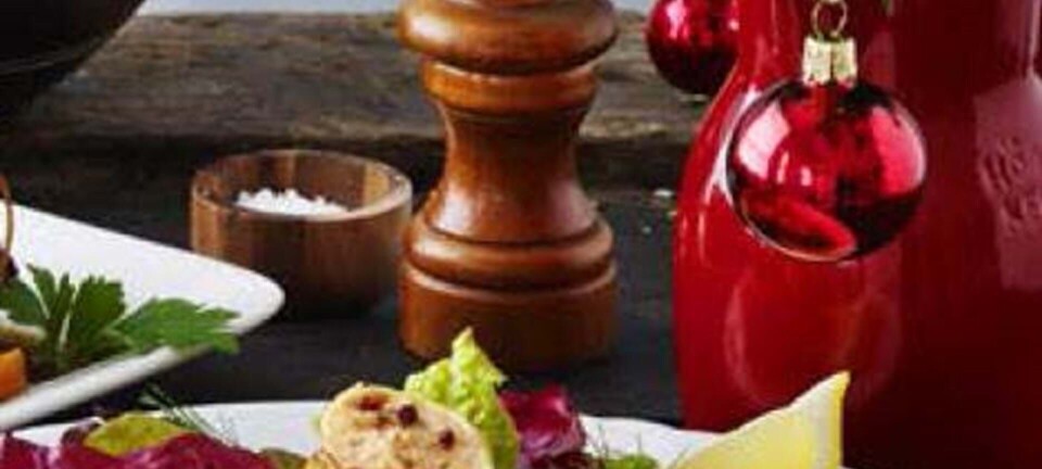 Kolde pandekager med laksemousse og salat