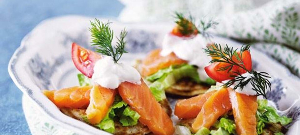 Rugblinis med røget laks