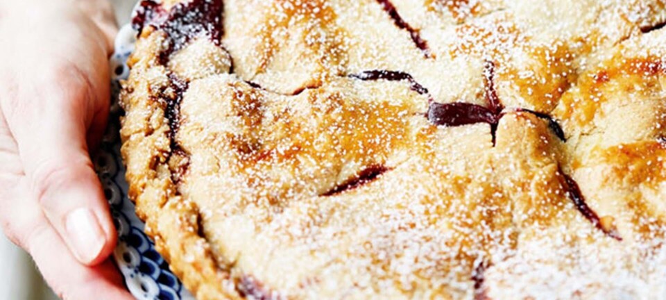 Crumblecake med solbær og hindbær