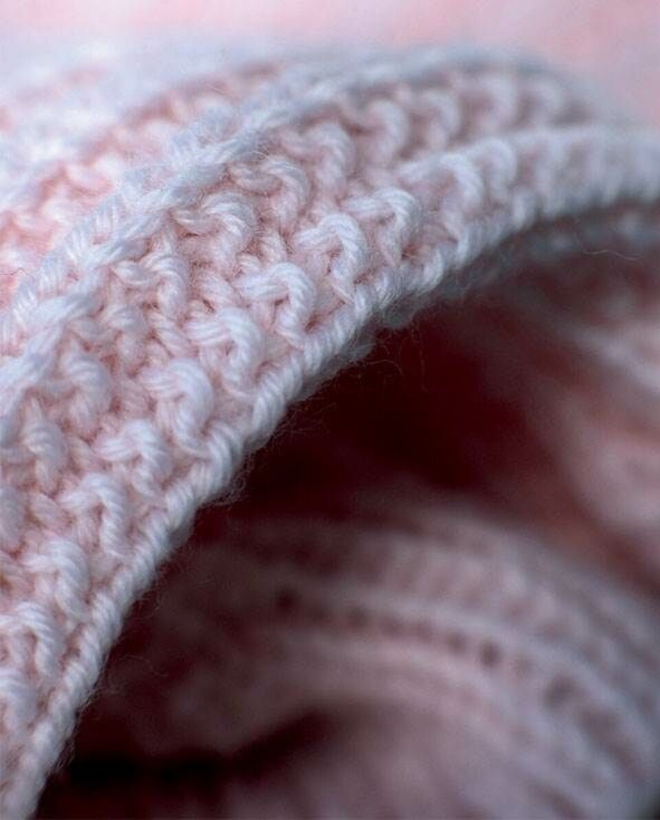 Strikkeopskrift: Lyserød patentstrikket sweater