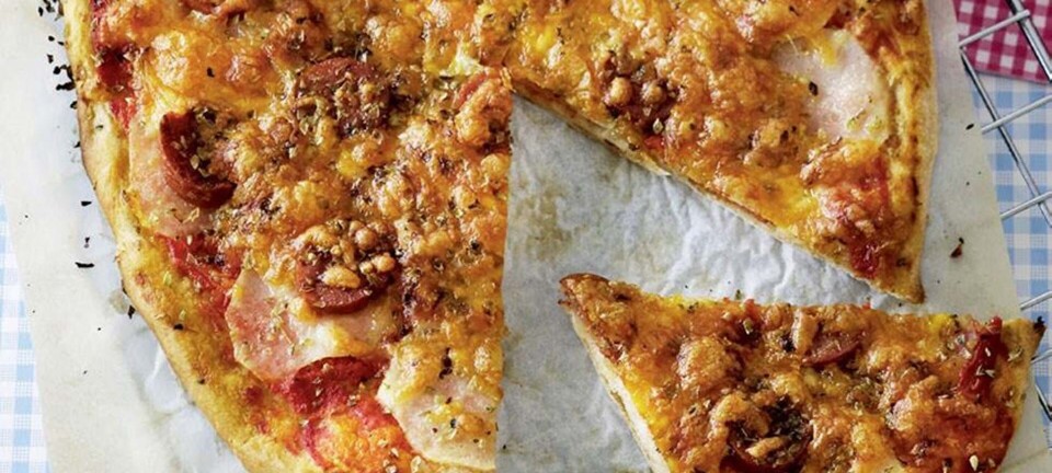 Pizza med peperoni og kartofler