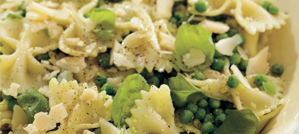 Pasta med pesto og ærter