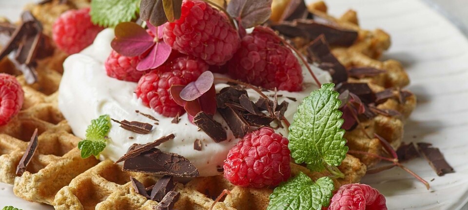Sense opskrift morgenmad: Bananvafler med vaniljeskyr, hindbær og chokolade