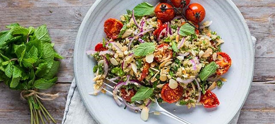 Quinoa, bagte tomater og mynte