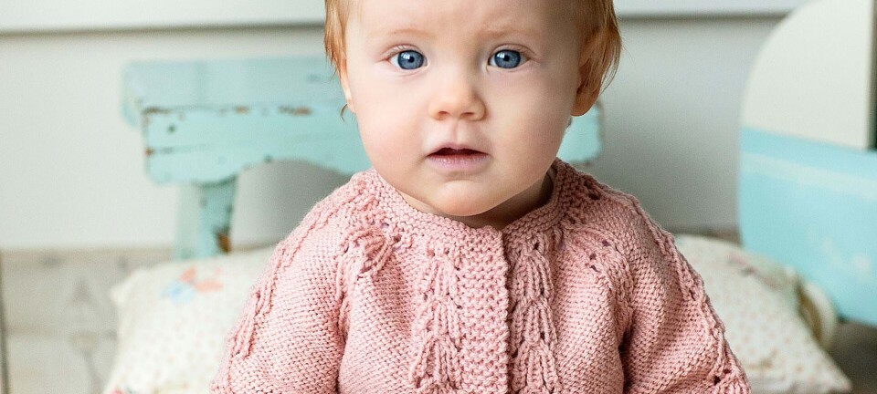 Strik en fin babytrĂžje i omvendt glat