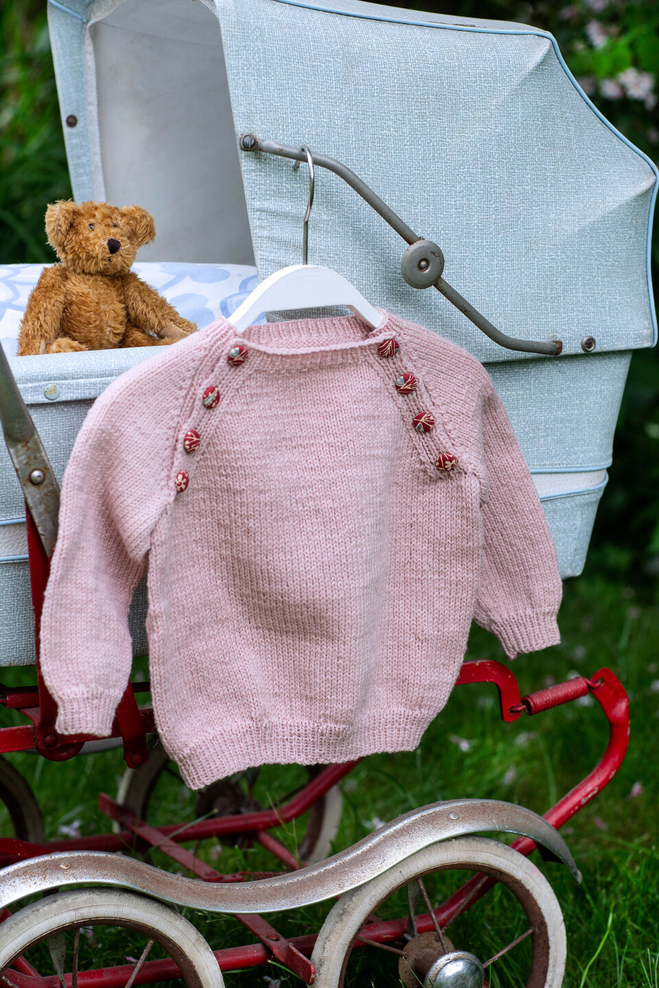 strik-bluse-med-knaplukninger-baby.jpg