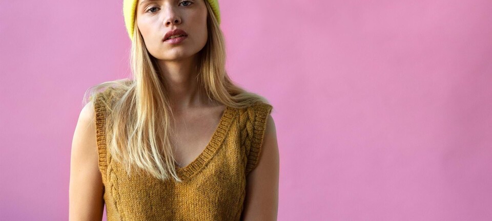 Strik selv: Vest med skrÄ fletninger