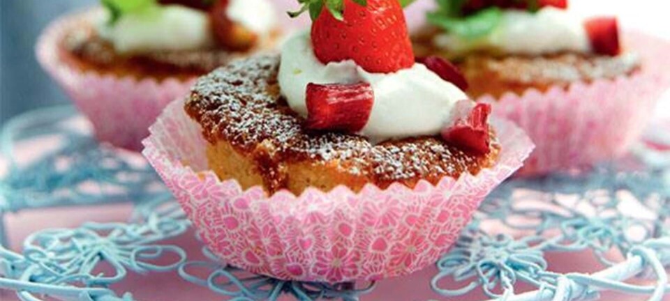 Rabarbermuffins med ovnbagte rabarber