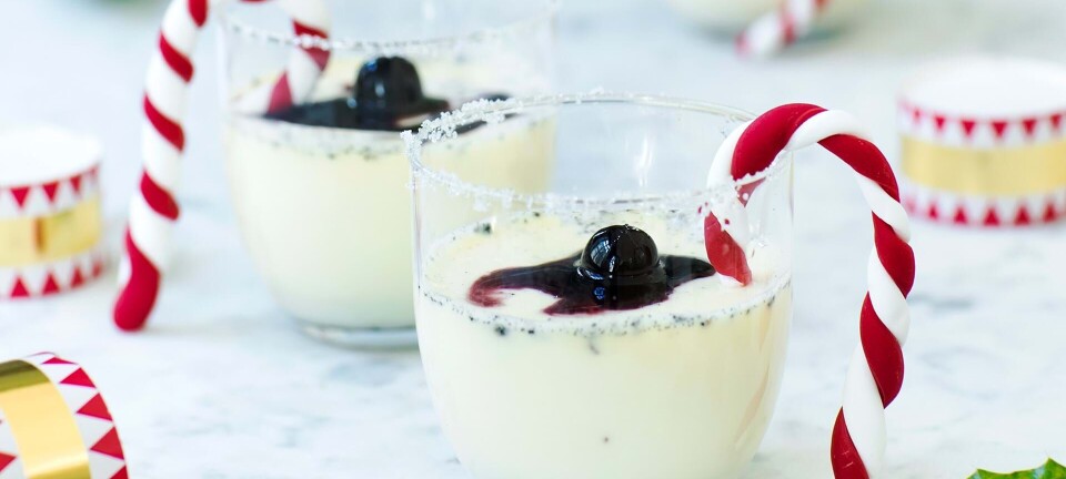 Juledessert: Panna cotta med kirsebær og rom