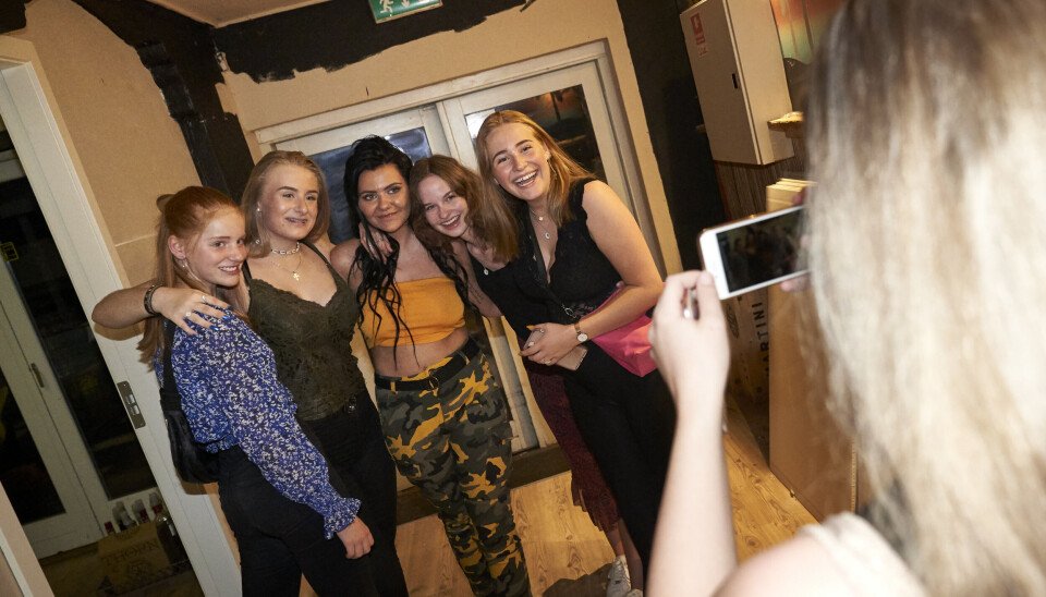 Fie Laursen optrådte for første gang med sin nye sang på natklubben Bloom Nightclub i Køge (Foto: Janus Nielsen)