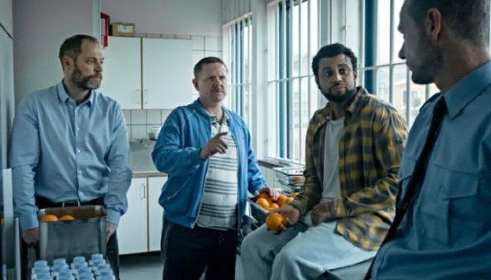 Anders Matthesen spiller i 'De frivillige' overfor Jacob Lohmann, Christopher Læssø og Anders Brink Madsen (Foto: Christian Geisnæs/SF Studios).