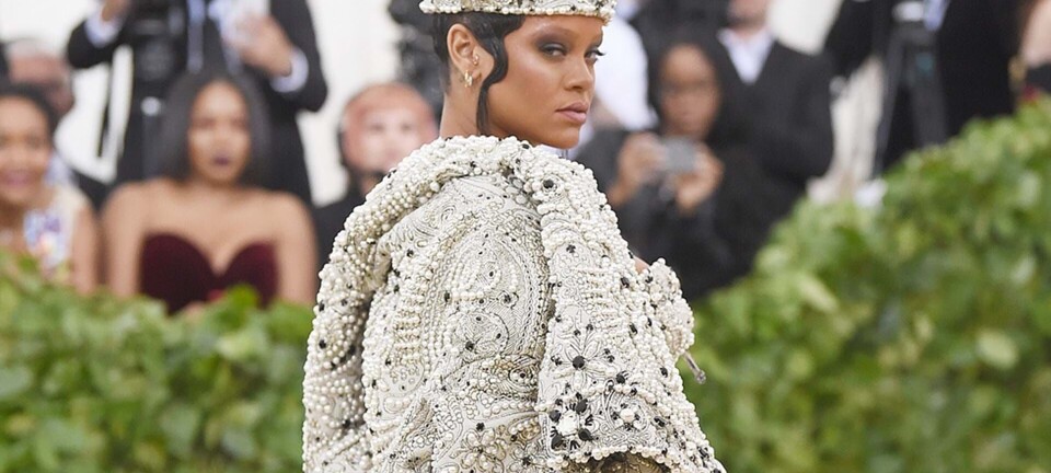 Rihanna bar kjolen, der vandt al opmærksomheden ved årets Met Gala