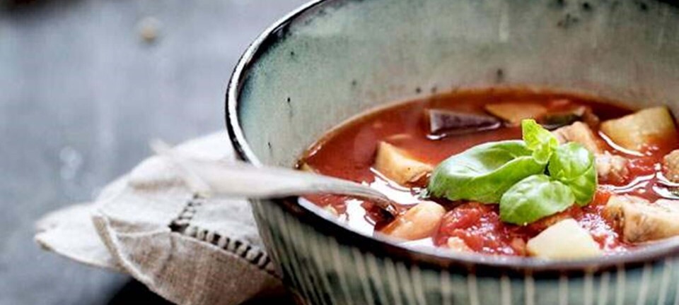 Grøntsagssuppe med sprøde krydderurtebrød