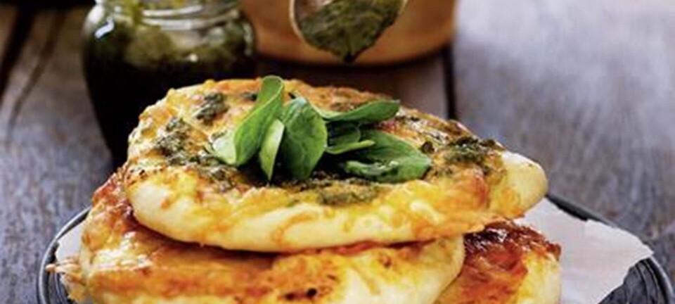 Pizza med hvidløg og pesto