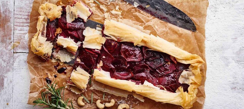 Vegansk tærte med rødbede og cashewfyld