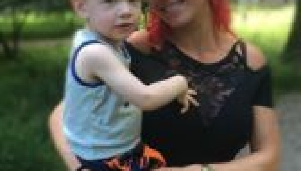 Michelle er blevet rødhåret, men sønnen Milas har stadig sin naturlige hårpragt (Foto: Privat).