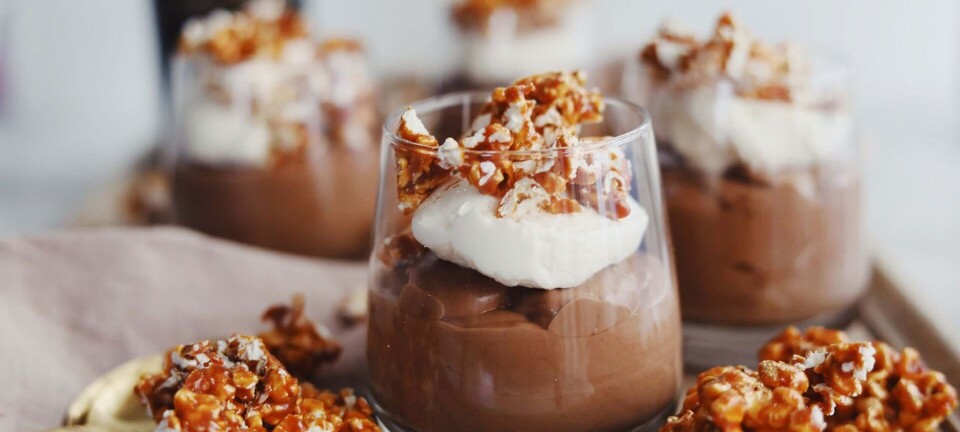 Chokolademousse med Baileys salted caramel & karamelpopcorn
