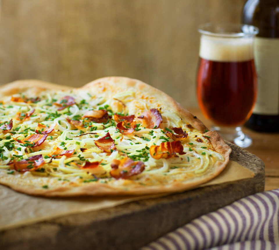 Flammkuchen: Skøn opskrift på specialiteten fra Alsace