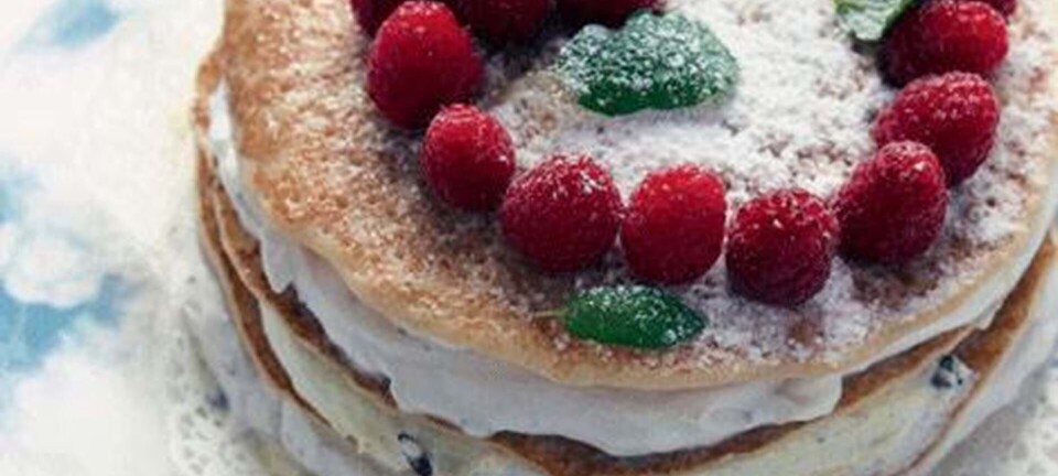 Flødeskumslagkage med pandekagebunde