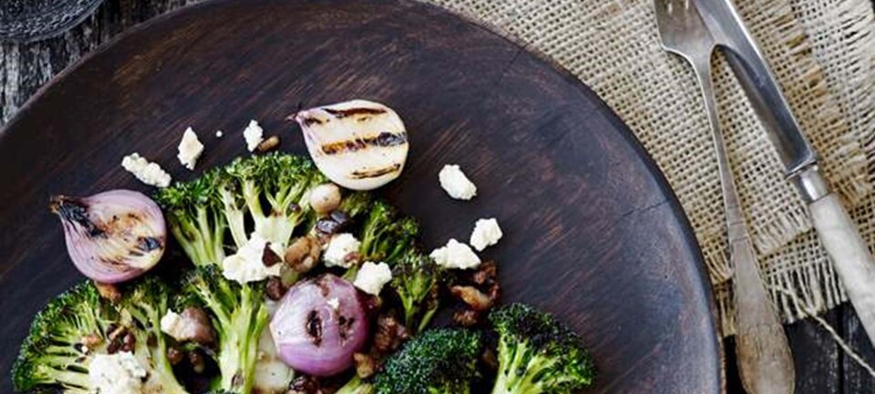 Grillet broccoli med blå ost og bacon