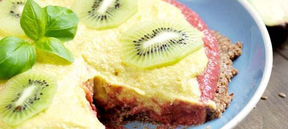 Tærte med hindbær og mango på raw food maner