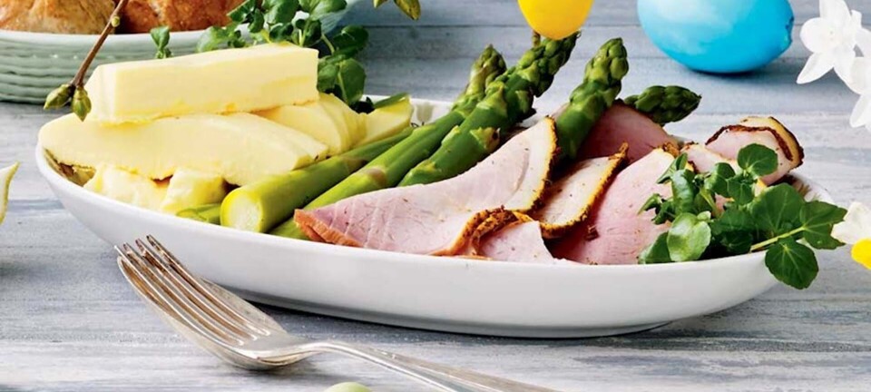 Æg royal med asparges og landskinke