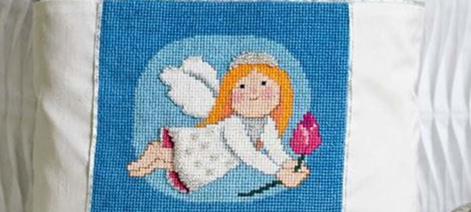 Pude med broderet engel