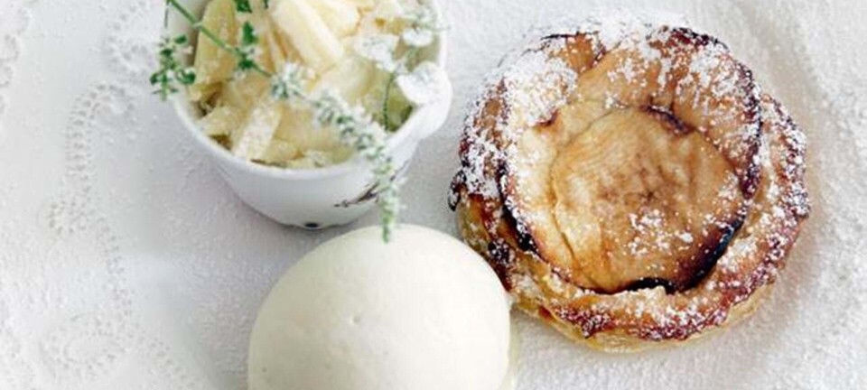 Dessertsymfoni med is, hvid chokolademousse og æblegalette