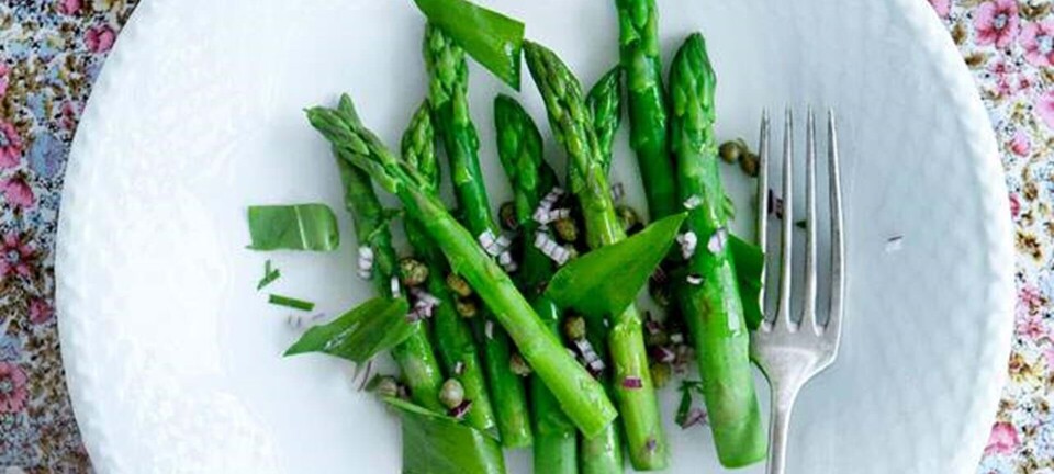 Grønne asparges med ramsløg og vinaigrette