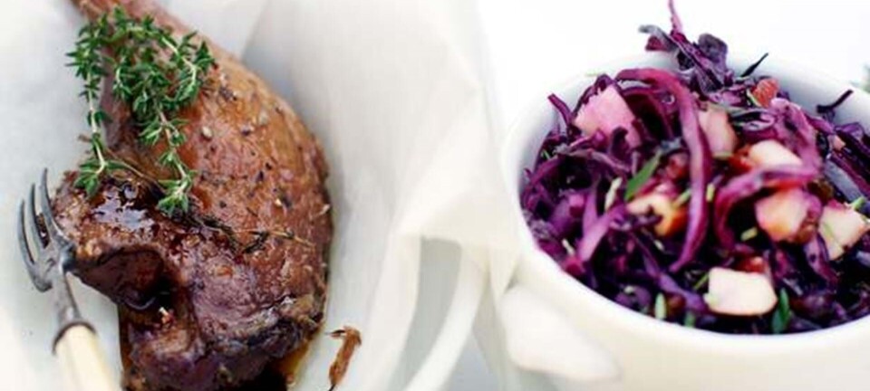 Ovnbagte andelår med lækker rødkålssalat