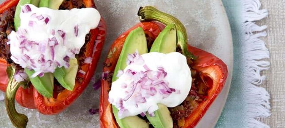 Fyldte peberfrugter med quinoa-grøntsagsstuvning