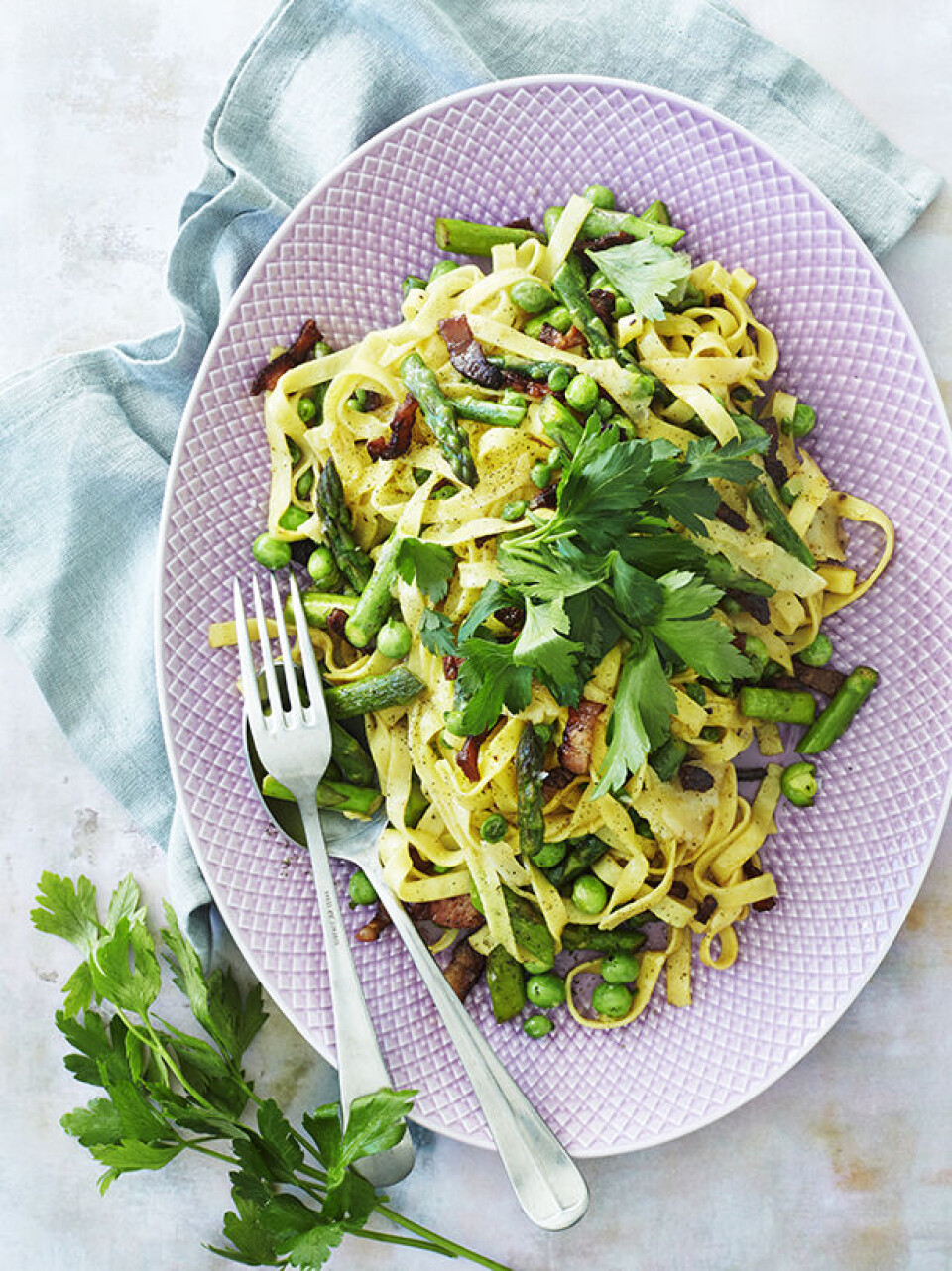 Pasta med ærter og asparges - på kun 15 minutter
