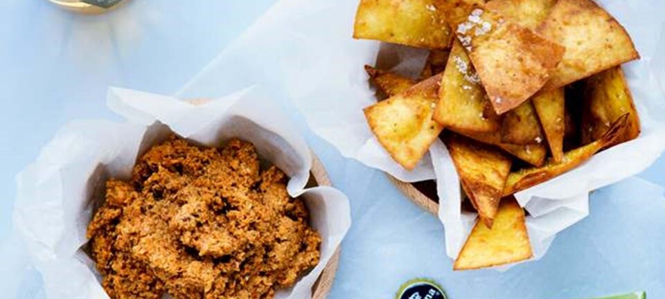 Hjemmelavede tortillachips med peanutsalsa