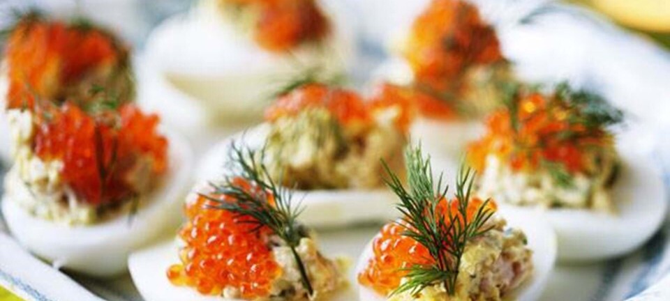 Fyldte æg med tunmousse