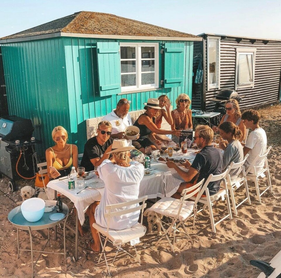 Familien på stranden.jpg