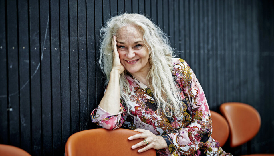 Jazzsangerinden og popsilden fra succesbandet 'One Two', Cæcilie Nordby, 54, kom direkte fra lufthavnen. – Jeg har aldrig før haft så travlt. Inden for de sidste 36 timer, har jeg spillet tre jobs. Både med min mand, Lars, og med min kvindegruppe, 'Sisters in Jazz'. (Foto: Bo Nymann)