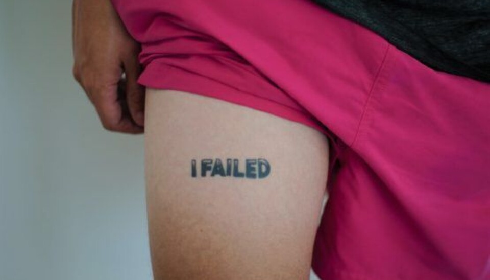 René har tatoveret 'I FAILED' på sit højre lår, fordi han tabte et væddemål om at score damer (Foto: Lykke Buhl).