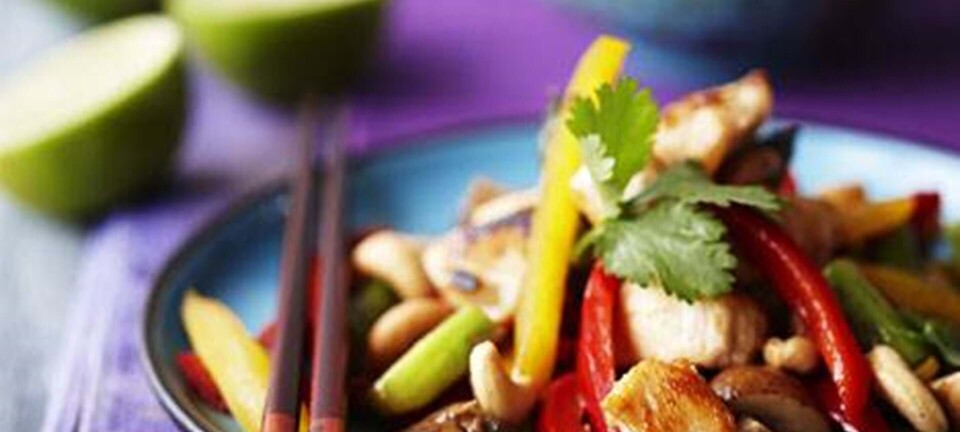 Kyllingewok med asparges og cashewnødder