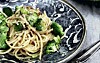 Spaghetti med broccoli og ansjos
