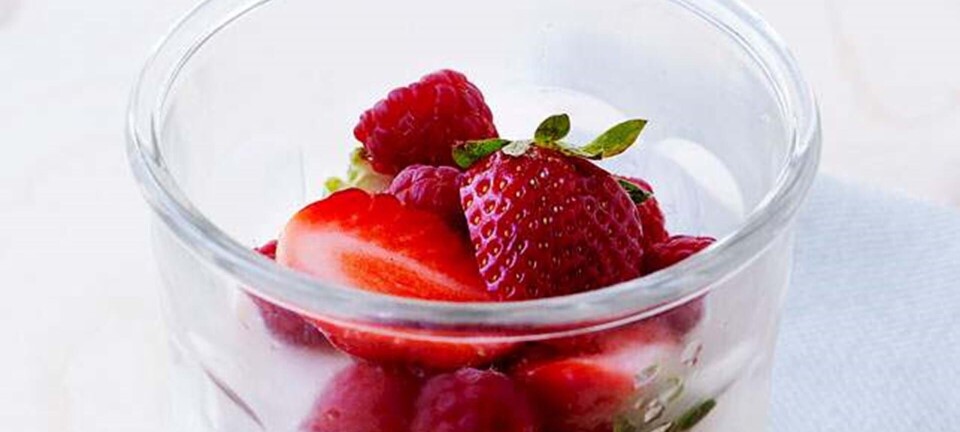 Lynhurtig vaniljeis med sommerbær