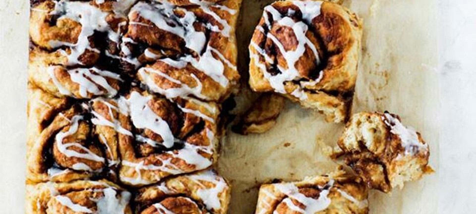 Snegle i fad med æble og lakrids