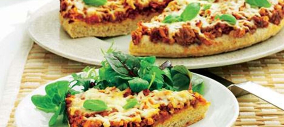 Deep pan pizza med kødsovs