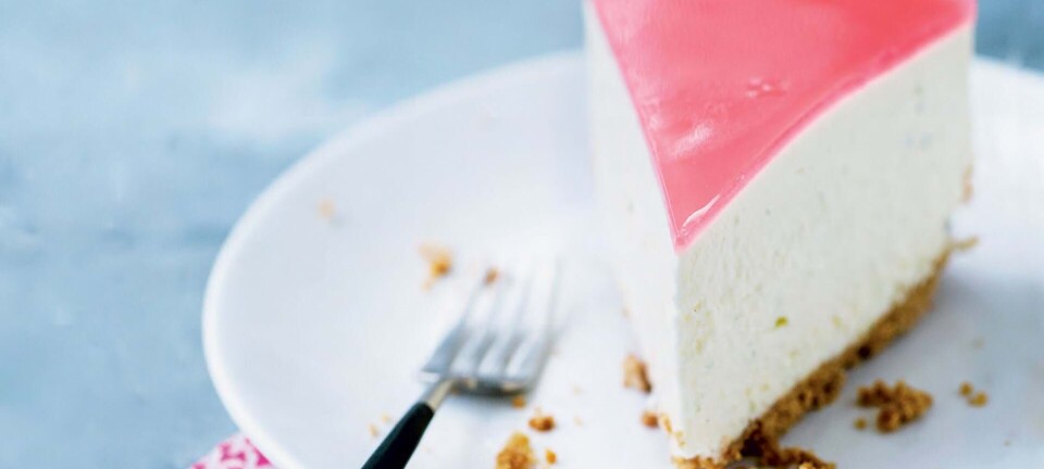 Smuk cheesecake med hvid chokolade, lime og rabarbergele