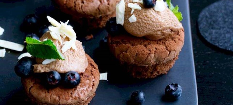 Chokoladekager med nougatcreme og blåbær