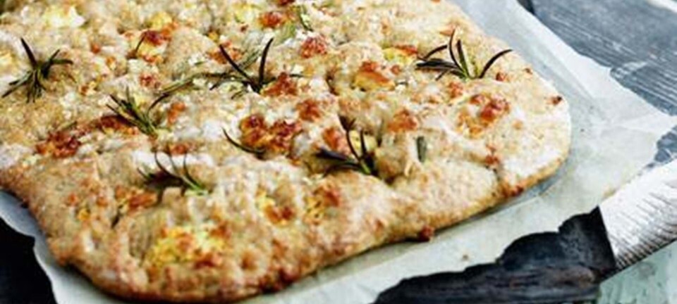 Rugfocaccia med rosmarin og ost